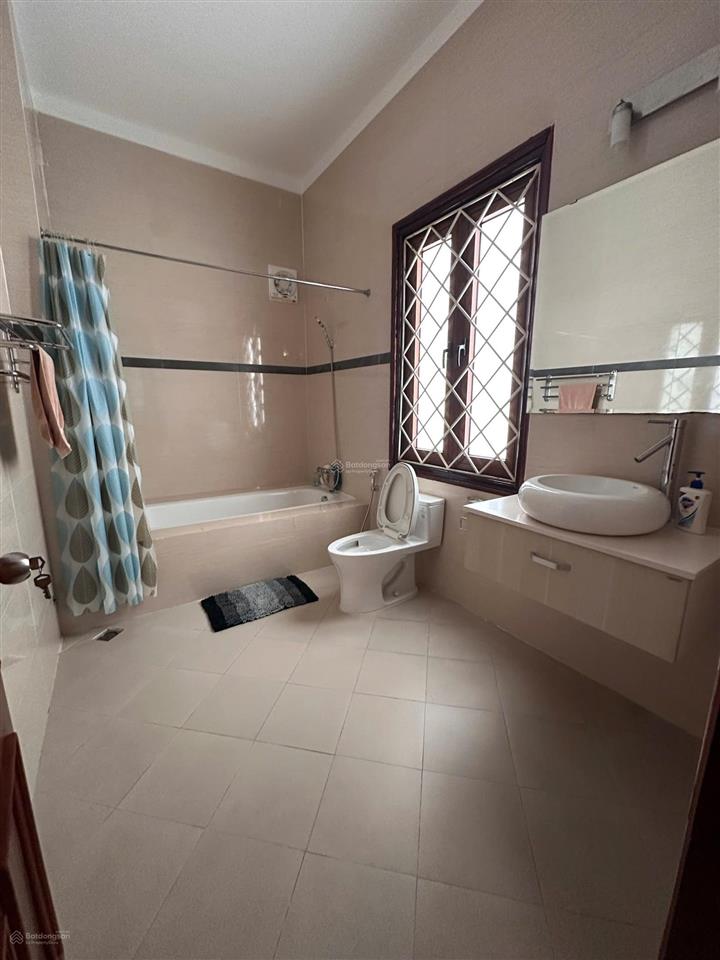 Cho thuê biệt thự mặt phố tô ngọc vân  tây hồ  hà nội