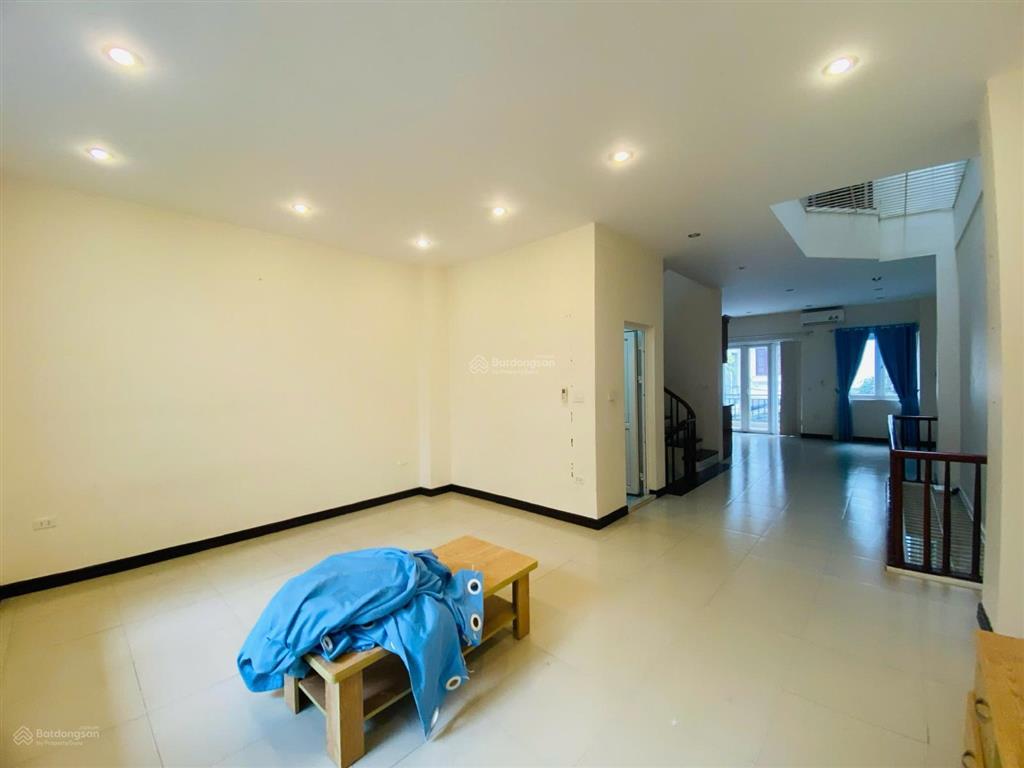 Cho thuê nhà 3 phòng ngủ khu phố quảng an, tây hồ hà nội 0981 222 ***