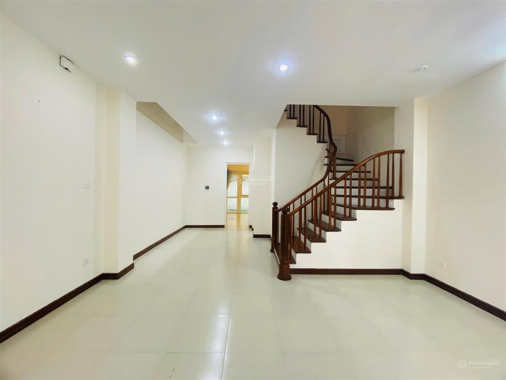 Cho thuê nhà 3 phòng ngủ khu phố quảng an, tây hồ hà nội 0981 222 ***