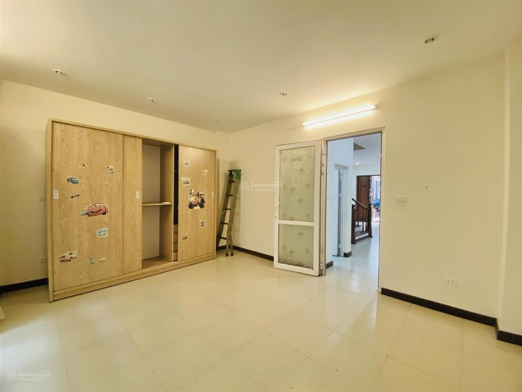 Cho thuê nhà 3 phòng ngủ khu phố quảng an, tây hồ hà nội 0981 222 ***