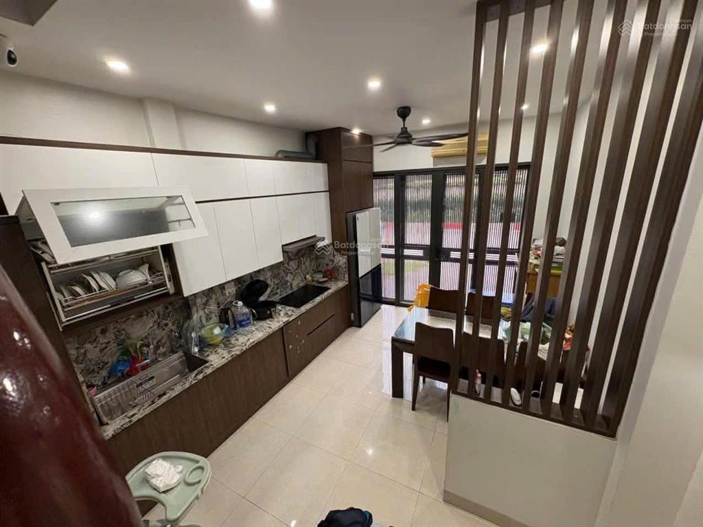 Cho thuê nhà 4 tầng nghi tàm, tây hồ, hà nội 0981 222 ***