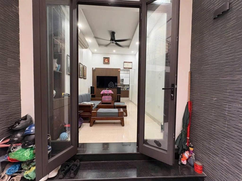 Cho thuê nhà 4 tầng nghi tàm, tây hồ, hà nội 0981 222 ***