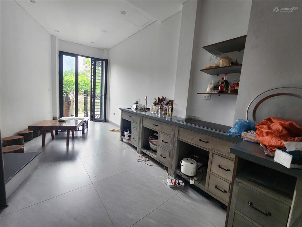 Cho thuê nhà 5 tầng có thang máy  an dương vương, tây hồ  hà nội 0981 222 ***