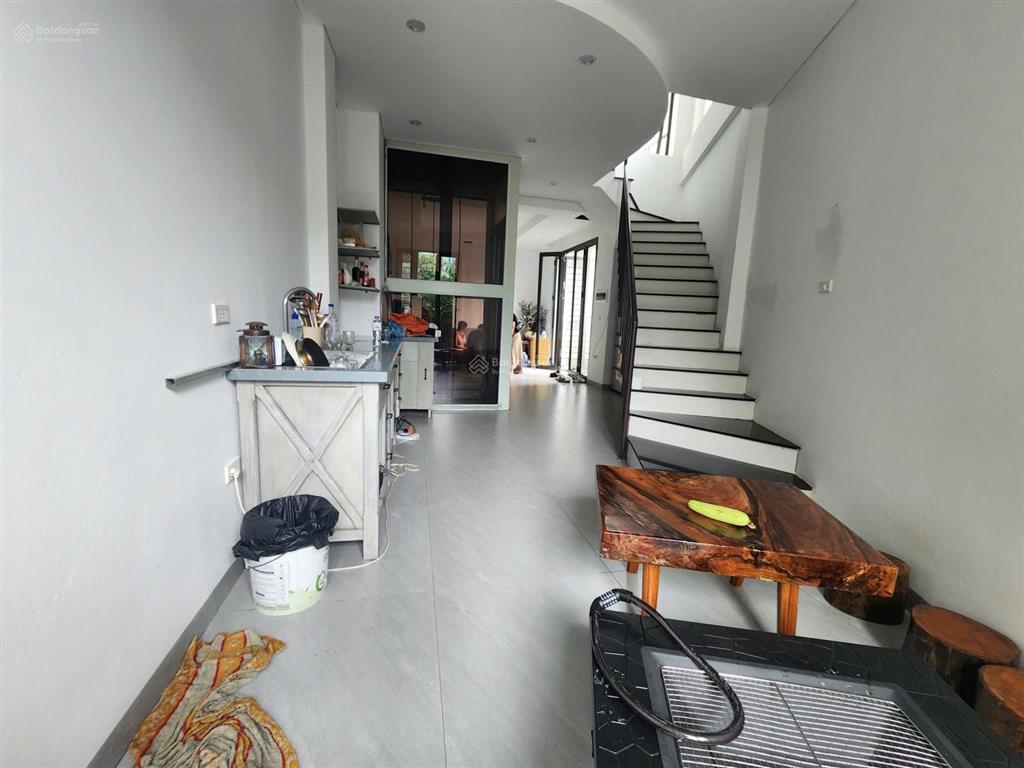 Cho thuê nhà 5 tầng có thang máy  an dương vương, tây hồ  hà nội 0981 222 ***