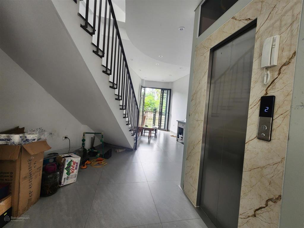 Cho thuê nhà 5 tầng có thang máy  an dương vương, tây hồ  hà nội 0981 222 ***