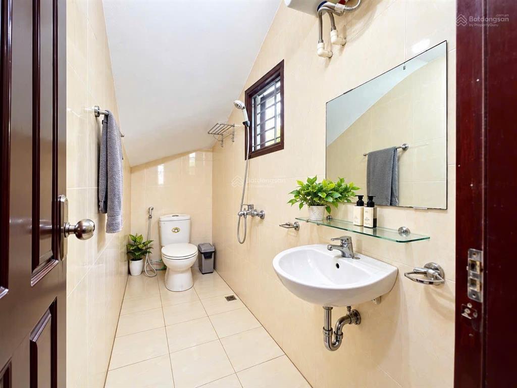 Cho thuê nhà riêng 5 tầng 6 phòng ngủ  khu âu cơ xuân diệu, tây hồ, hà nội 0981 222 ***
