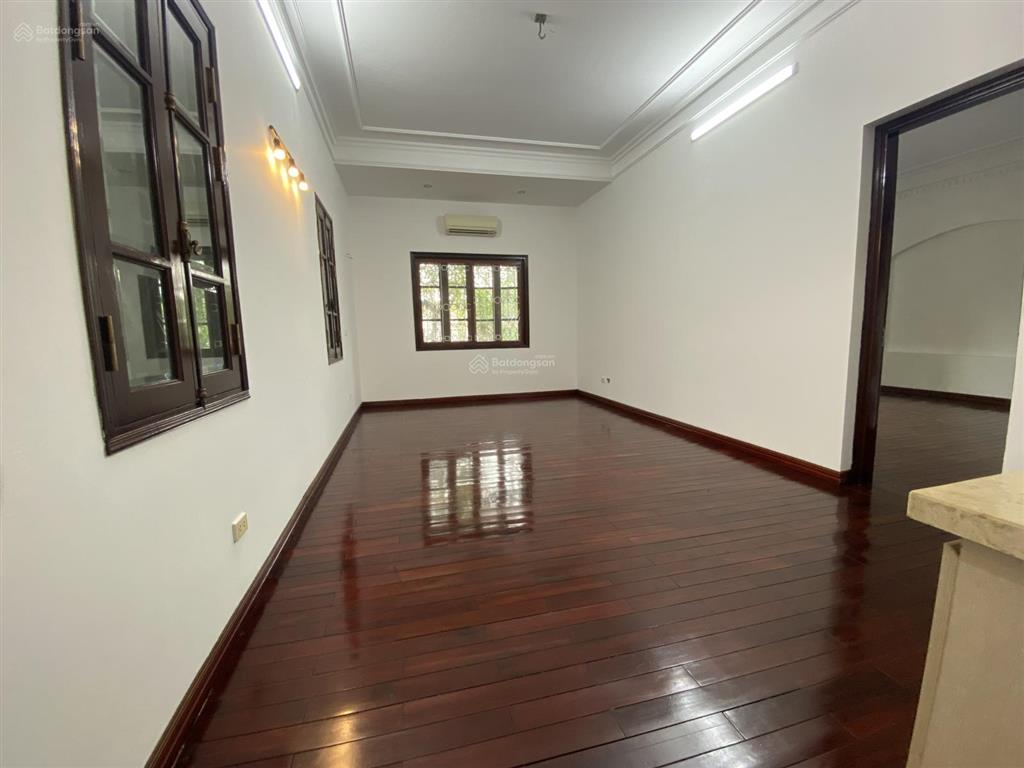 Cho thuê biệt thự 5 tầng khu phố quảng khánh, tây hồ, hà nội 0981 222 ***