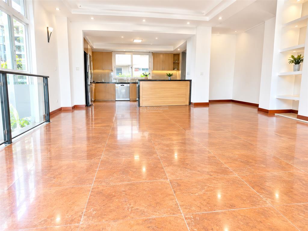 Cho thuê nhà 3,5 tầng mặt phố quảng an  mặt hồ tây  tây hồ, hà nội0981 222 ***