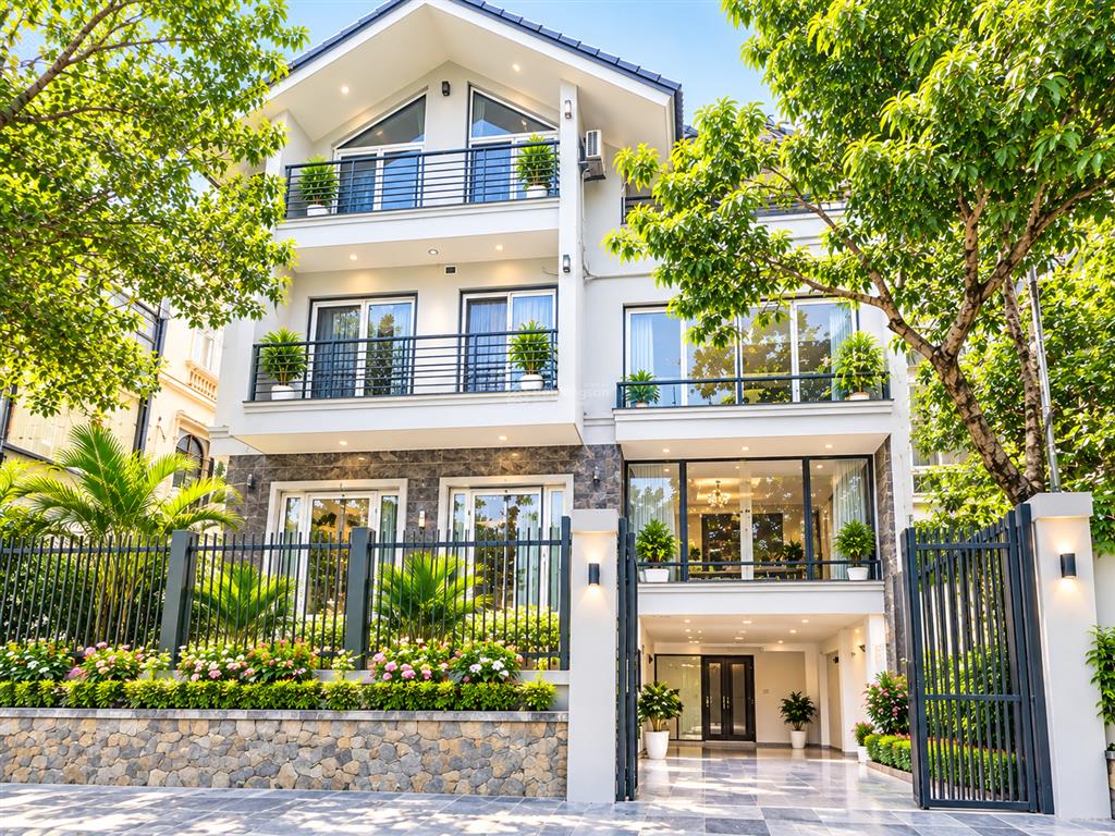 Cho thuê nhà 3,5 tầng mặt phố quảng an  mặt hồ tây  tây hồ, hà nội0981 222 ***