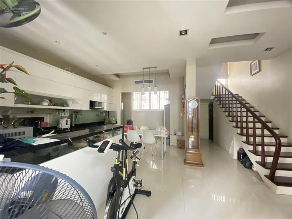 Cho thuê nhà 4 tầng mặt phố nguyễn đình thi  mặt hồ tây, hà nội 0981 222 ***