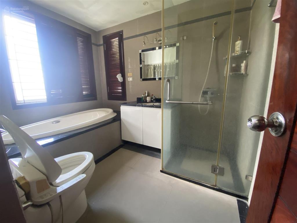 Cho thuê nhà 4 tầng mặt phố nguyễn đình thi  mặt hồ tây, hà nội 0981 222 ***