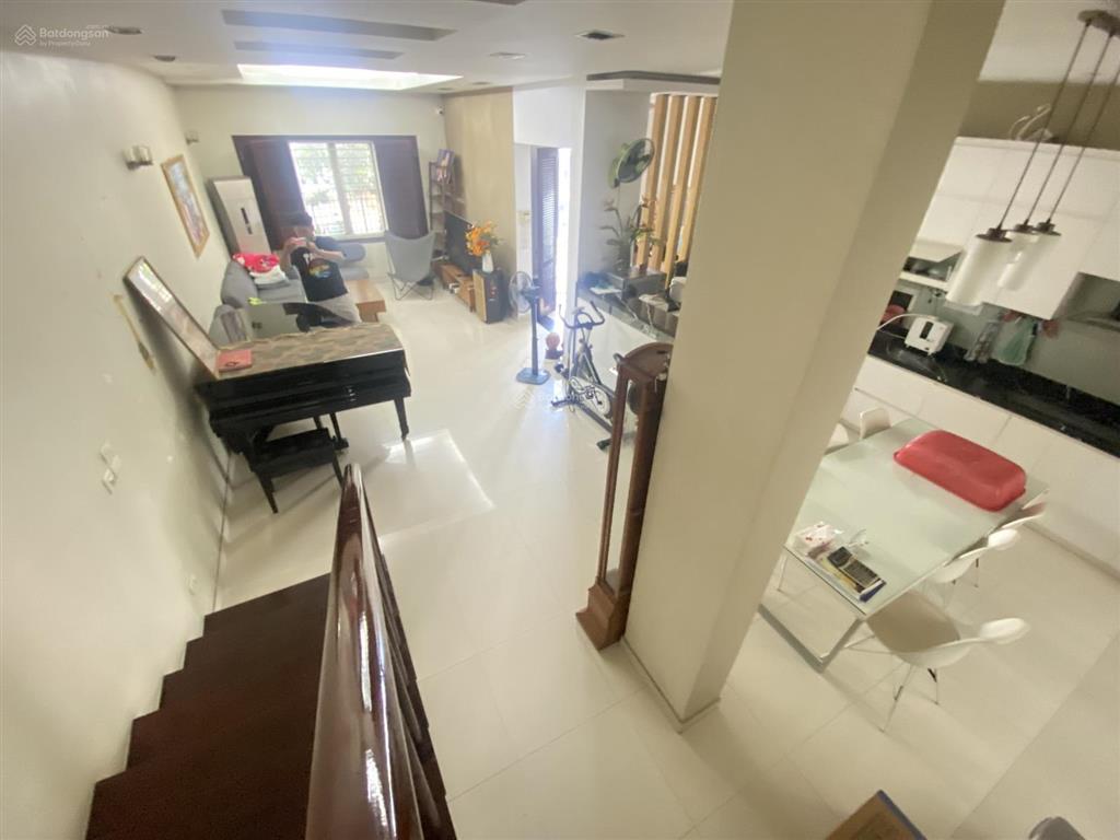 Cho thuê nhà 4 tầng mặt phố nguyễn đình thi  mặt hồ tây, hà nội 0981 222 ***