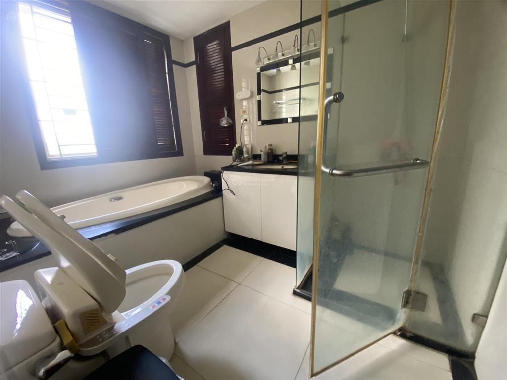 Cho thuê nhà 4 tầng mặt phố nguyễn đình thi  mặt hồ tây, hà nội 0981 222 ***