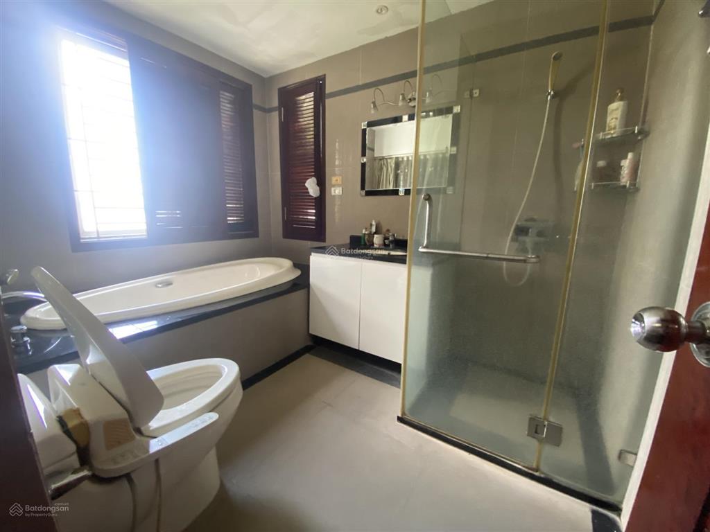 Cho thuê nhà 4 tầng mặt phố nguyễn đình thi  mặt hồ tây, hà nội 0981 222 ***