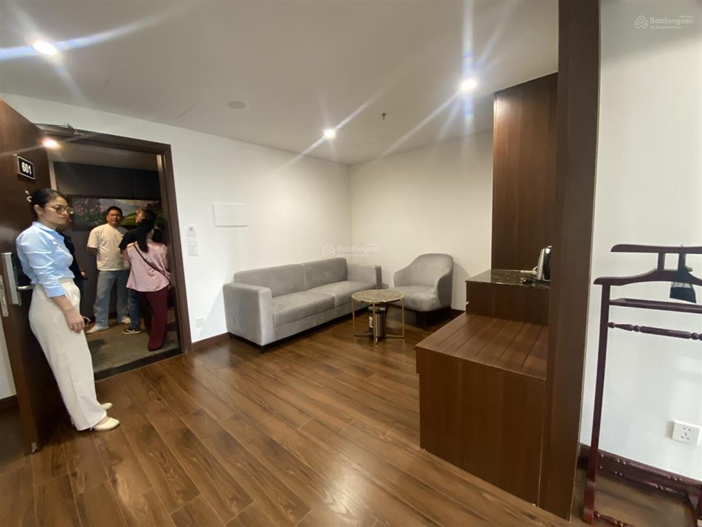 Cho thuê khách sạn 10 tầng mặt phố văn cao  ba đình, hà nội  0981 222 ***