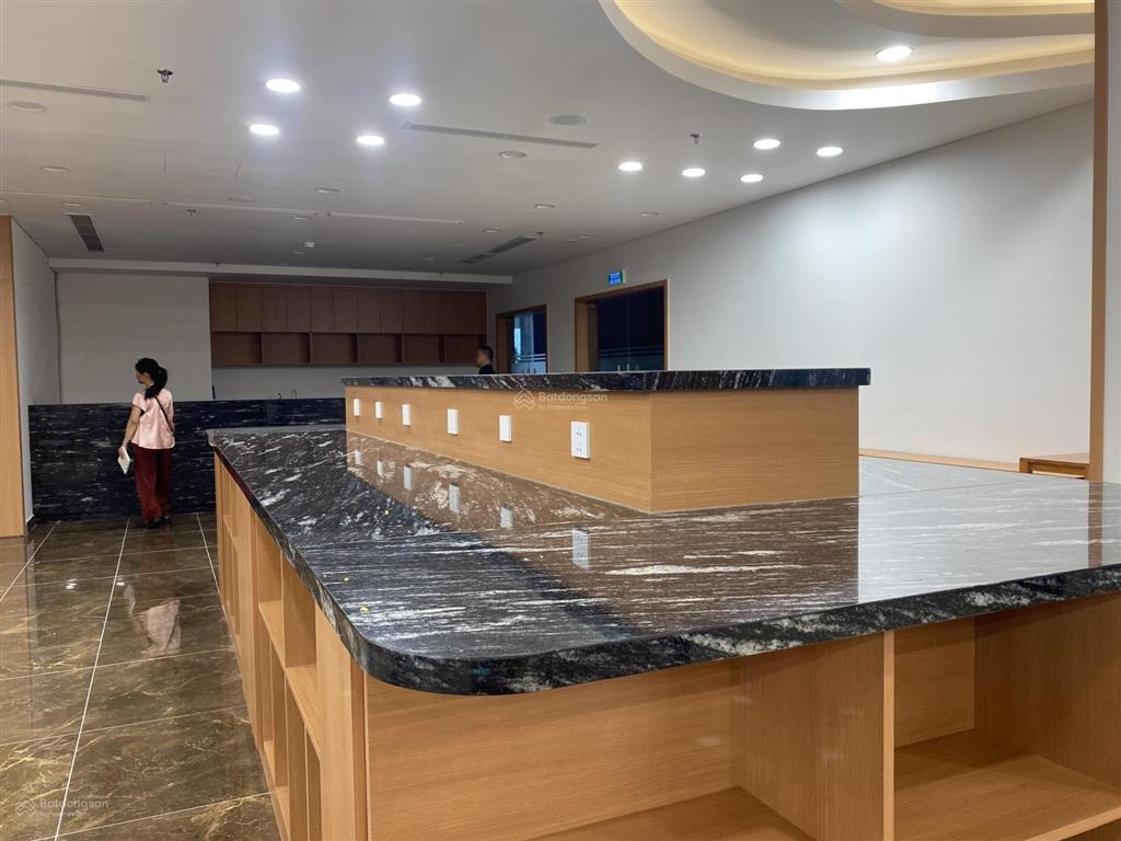 Cho thuê khách sạn 10 tầng mặt phố văn cao  ba đình, hà nội  0981 222 ***