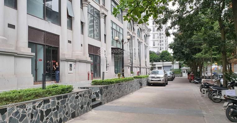 Chính chủ bán shophouse 3 tầng diện tích 148m2, hoàn thiện đầy đủ, sổ đỏ, giá 14.8 tỷ