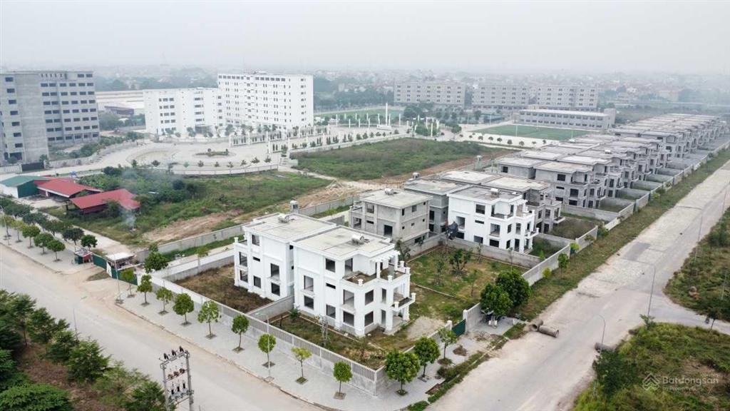 Hiếm có bán đất dãy lk06 sổ đỏ lâu dài 100m2 kđt cienco5 mê linh hà nội