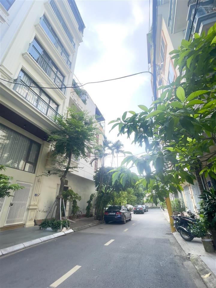 Chính chủ bán tòa văn phòng trung yên 80m2 xây 5 tầng giá 36 tỷ.