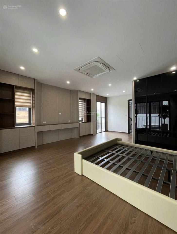 Chính chủ bán toà vp trung yên 80m2. xây 6 tầng. giá 37 tỷ