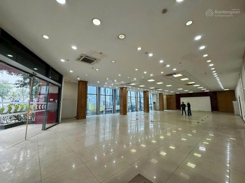 Chính chủ bán tòa vp mặt phố trung hoà  trung yên. dt 125m2. xây 9 tầng