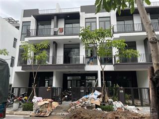 Cho thuê căn góc nhà liền kề đất 110m2 thông sàn tại hà đô charm villas, giá tốt, nhiều tiện ích