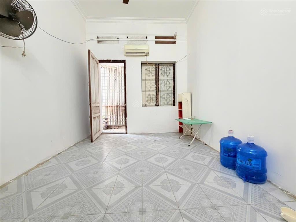 Cho thuê nhà riêng 25m x 2t, 2pn, giá 6,5 triệu phố trường chinh