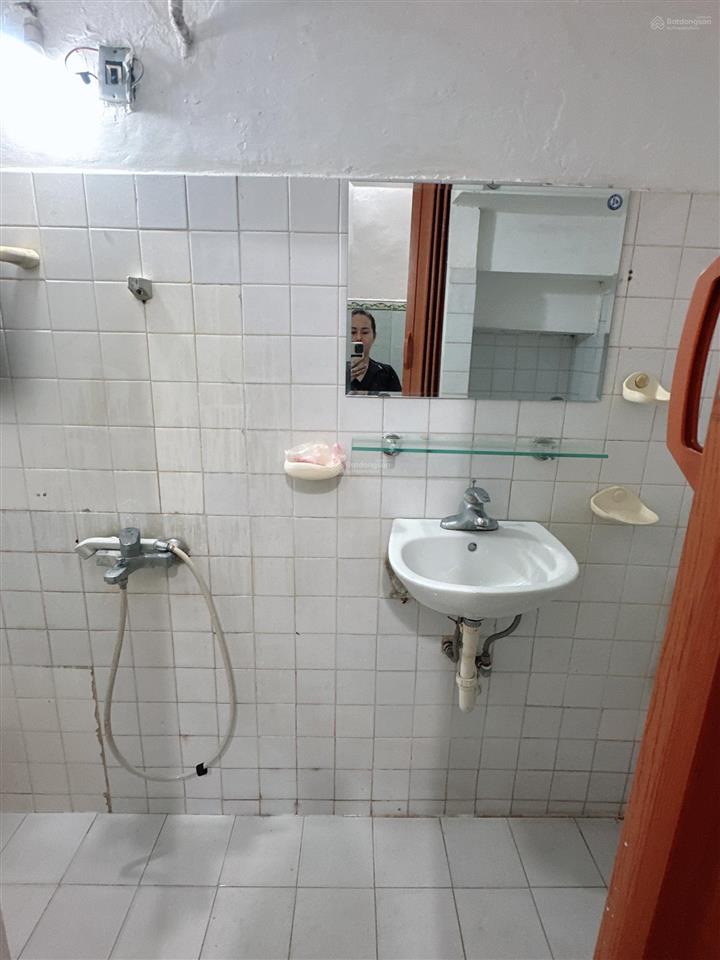 Chính chủ bán nhà 20 mx2 tầng, đẹp ở luôn, ô tô cách 30m. 4,25 tỷ p. trường chinh