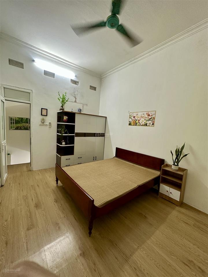 Chính chủ bán nhà 20 mx2 tầng, đẹp ở luôn, ô tô cách 30m. 4,25 tỷ p. trường chinh