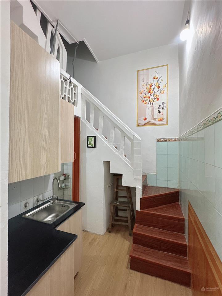 Chính chủ bán nhà 20 mx2 tầng, đẹp ở luôn, ô tô cách 30m. 4,25 tỷ p. trường chinh