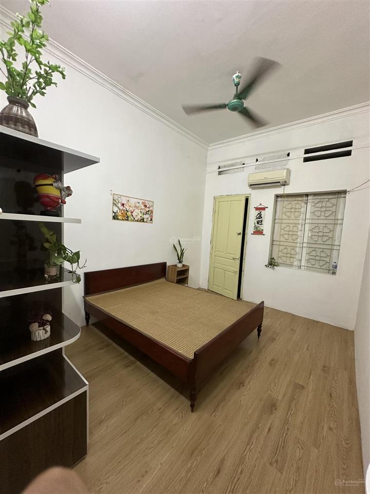 Chính chủ bán nhà 20 mx2 tầng, đẹp ở luôn, ô tô cách 30m. 4,25 tỷ p. trường chinh