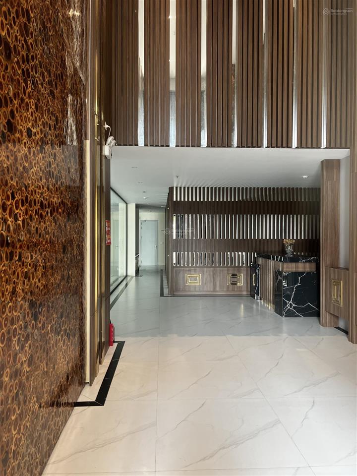 Bán toà nhà 10 tầng mặt phố hồng tiến, 500m2, mt 18m, view hồ, đón cầu trần hưng đạo sắp xong