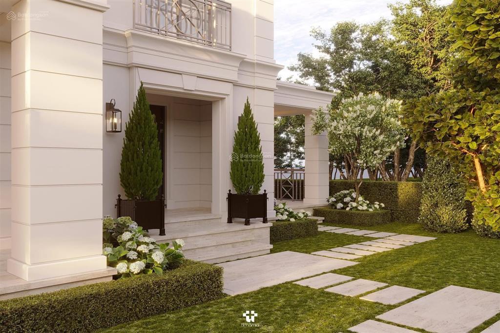 Cần bán nhà mặt phố tuệ tĩnh, dt 320m2, mt 13m, xây 4 tầng cầu thang máy, sân vườn đẹp