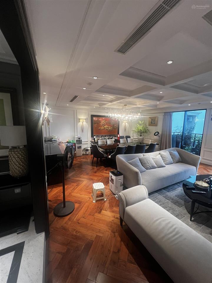 Cần bán nhà mặt phố nguyễn hữu huân, dt 228,6m2, mt 13m, lô góc 3 mặt thoáng,  0916 044 ***