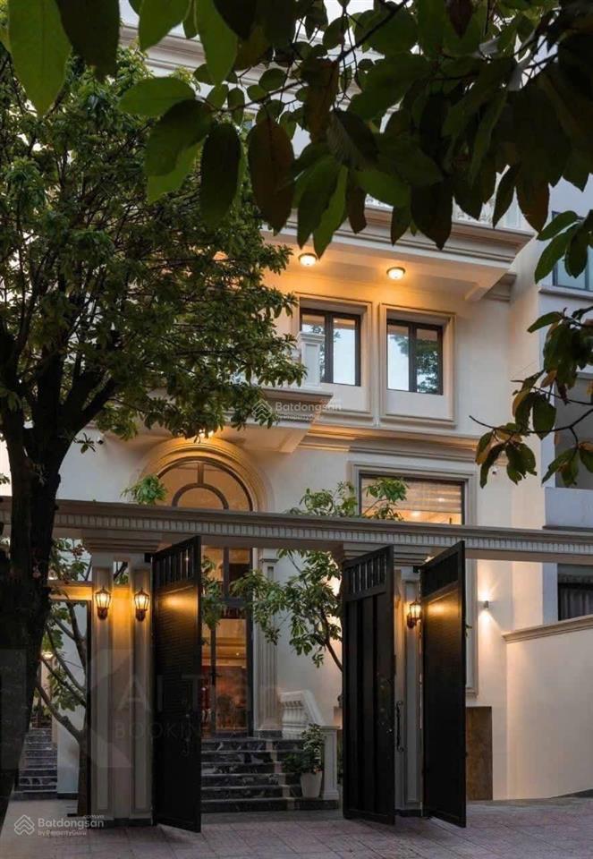 Tôi cần bán tòa nhà 9 tầng 1 hầm mặt phố bạch mai, dt 212m², mt 8,5m