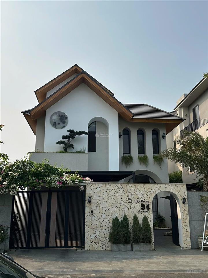 Cần bán nhà mặt phố phan bội châu, dt 220m2, mt 9m, xây 2,5 tầng, lô góc 3 mặt thoáng