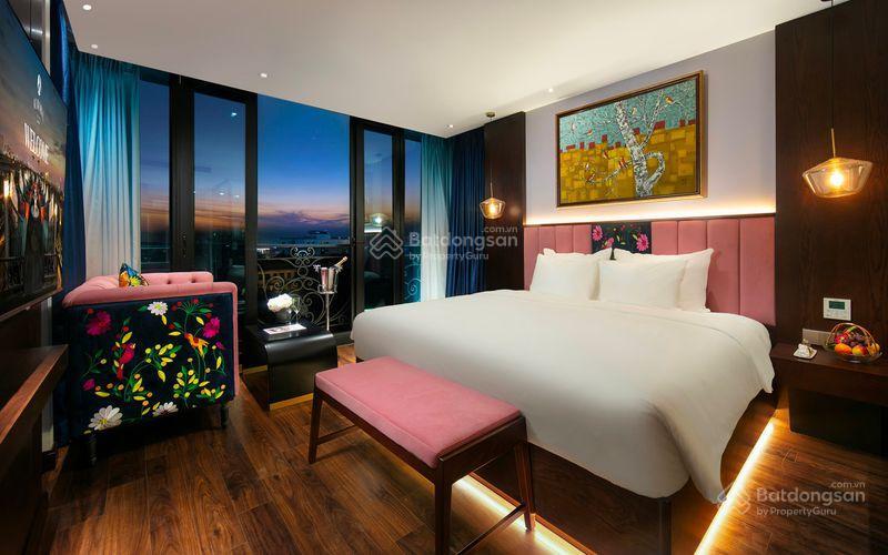 Cần bán khách sạn mặt phố hàng chiếu, dt 190m2, xây 10 tầng, gồm 40 phòng