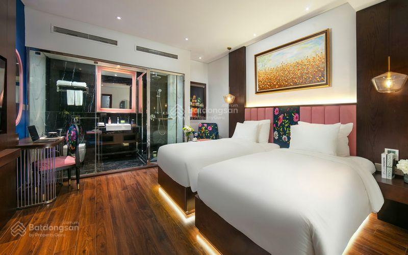 Cần bán khách sạn mặt phố hàng chiếu, dt 190m2, xây 10 tầng, gồm 40 phòng