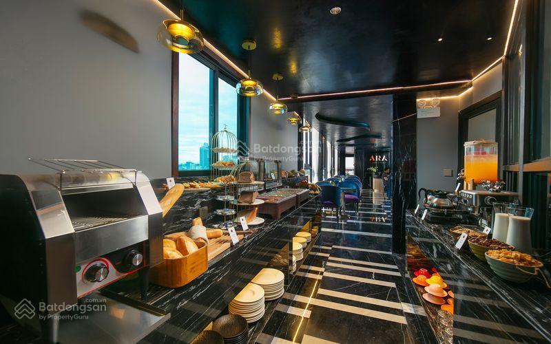 Cần bán khách sạn mặt phố hàng chiếu, dt 190m2, xây 10 tầng, gồm 40 phòng