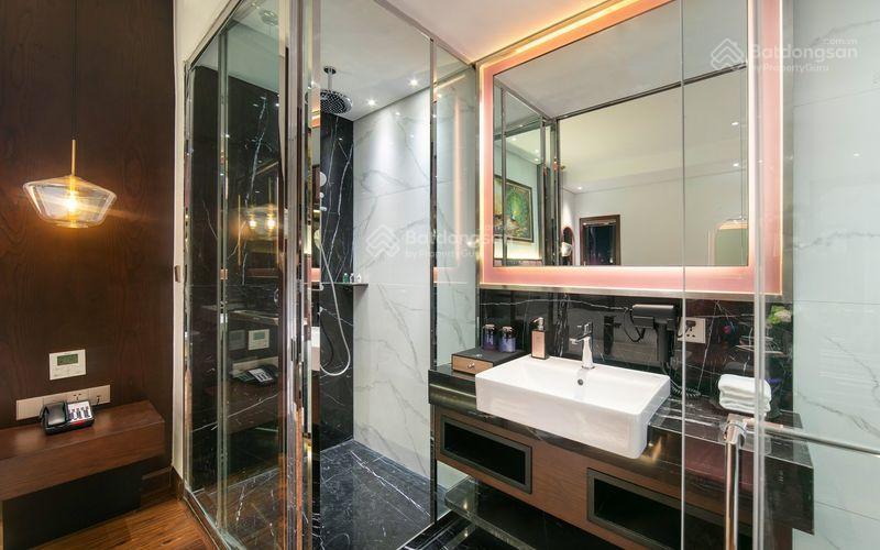 Cần bán khách sạn mặt phố hàng chiếu, dt 190m2, xây 10 tầng, gồm 40 phòng