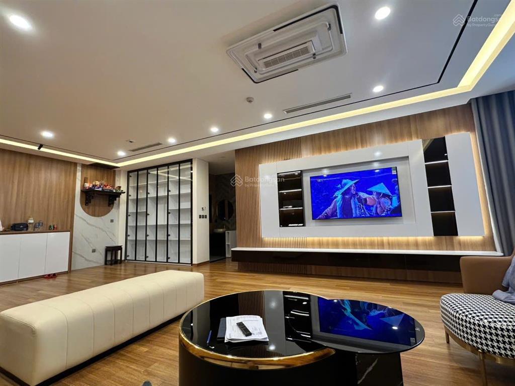 Tôi cần bán chcc brg 25 lê văn lương, dt 161,4m2, 4pn, 3wc, ban công đông nam, tây nam