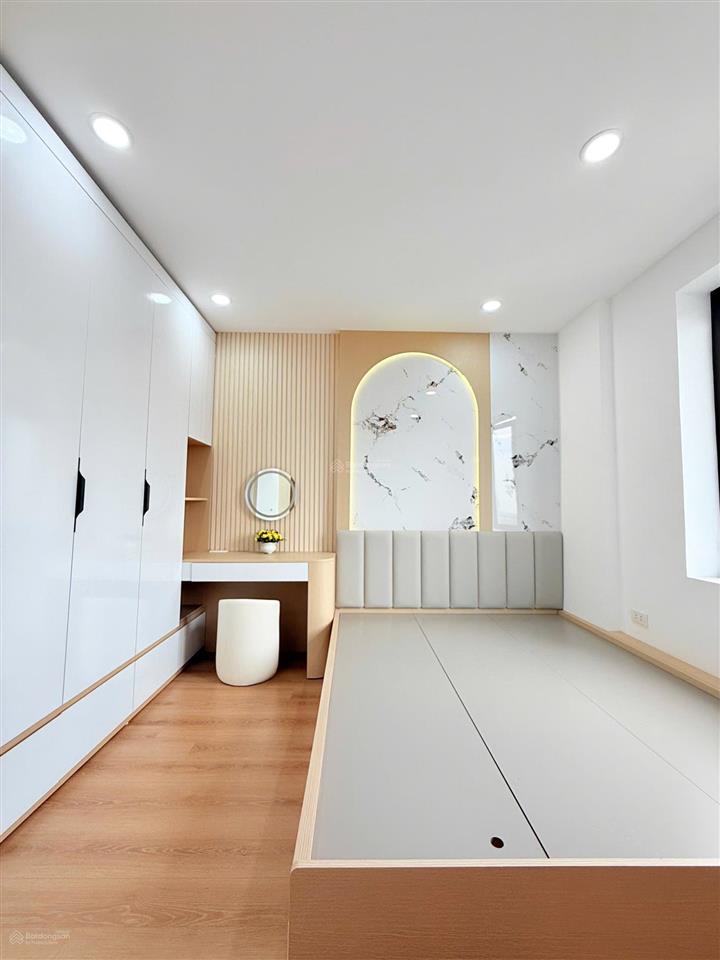Cho thuê chcc 902 nhà h đền lừ 1, dt 67m2, thiết kế 2pn, 2wc, nhà mới tinh