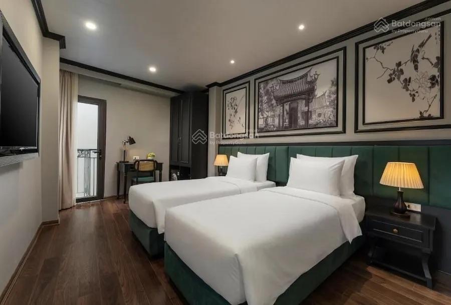 Cần bán khách sạn 3 sao mặt phố hàng vôi, dt 106m2, xây 7 tầng gồm 23 phòng