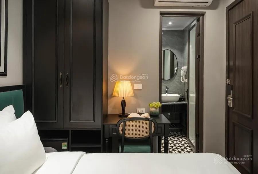 Cần bán khách sạn 3 sao mặt phố hàng vôi, dt 106m2, xây 7 tầng gồm 23 phòng