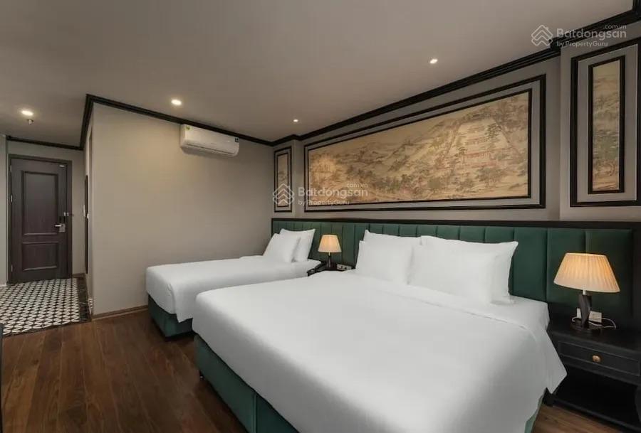 Cần bán khách sạn 3 sao mặt phố hàng vôi, dt 106m2, xây 7 tầng gồm 23 phòng