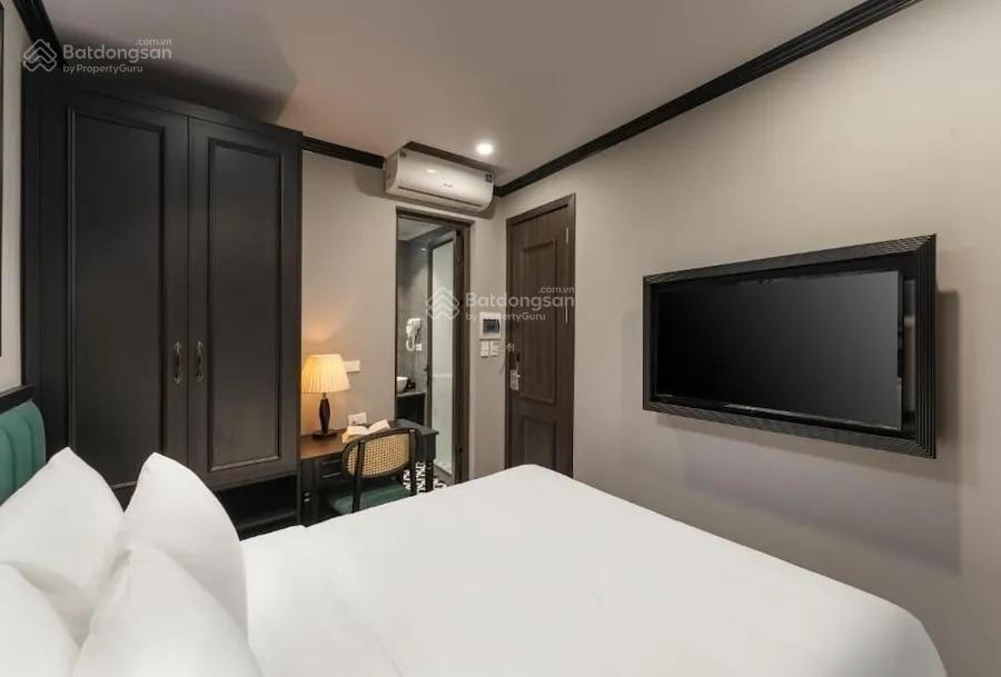 Cần bán khách sạn 3 sao mặt phố hàng vôi, dt 106m2, xây 7 tầng gồm 23 phòng