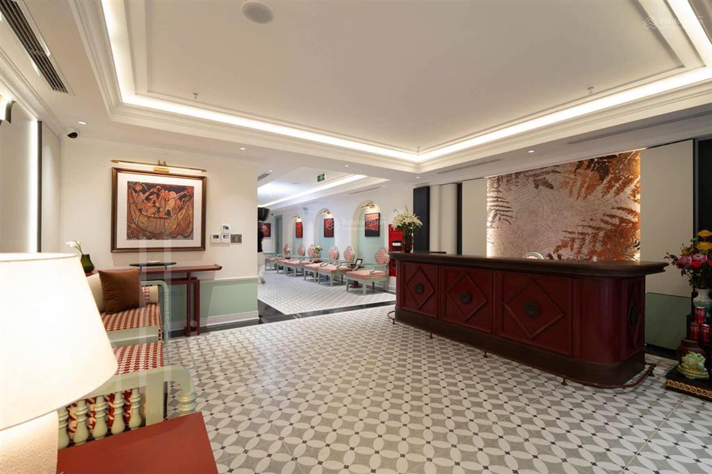 Cần bán tòa nhà khách sạn mặt phố thụy khuê, dt 154m2, mt hơn 6m, nở hậu, 30 phòng, view hồ tây