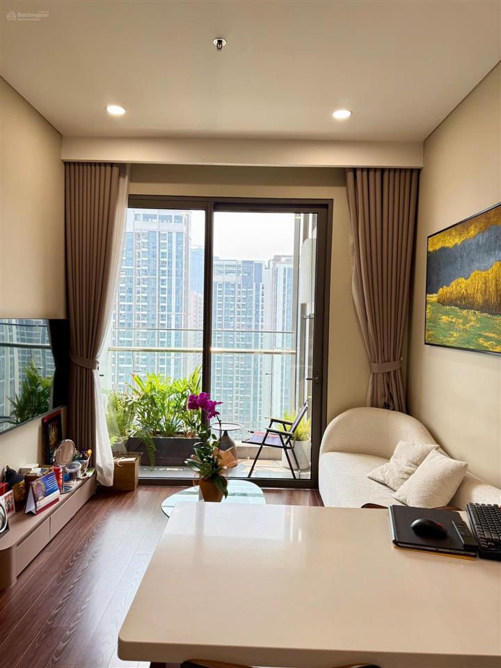 Bán căn hộ mình đang ở tại masteri waterfront, 2 ngủ 55m2, full đồ, view đẹp, chính chủ bán