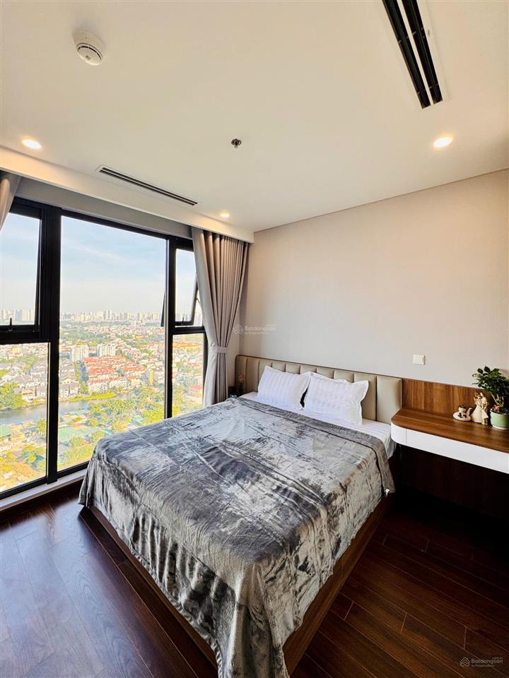 Chính chủ bán căn 3pn  80m2 cc masteri, view hồ, nhà đẹp full đồ, hướng mát, smart city.