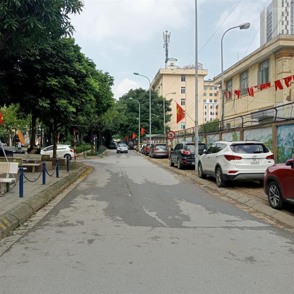 Chính chủ cần bán nhà đất mặt tiền ngõ khu phân lô dịch vọng cầu giấy dt 128 m2 giá 75 tỷ